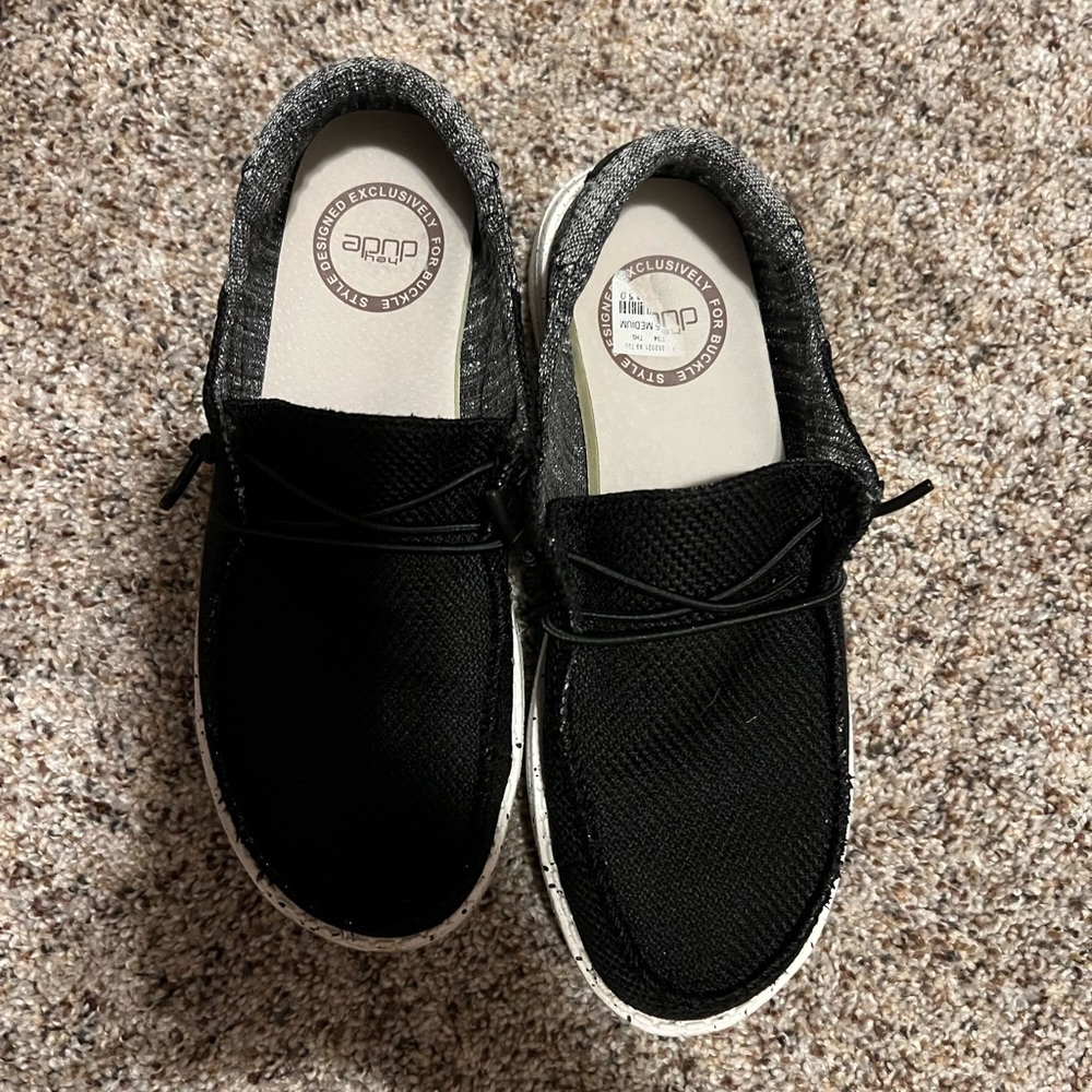 Hey Dudes size 5
